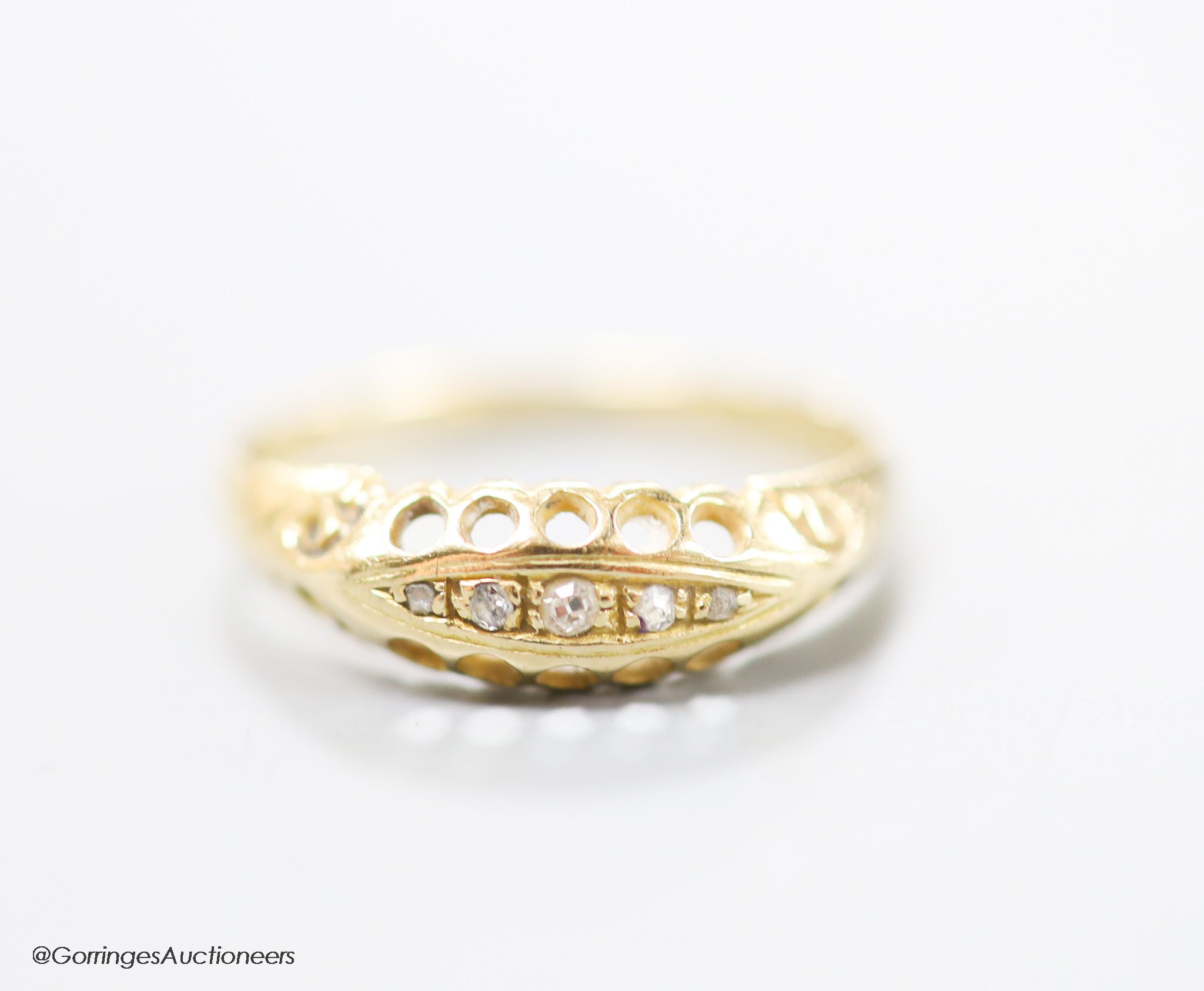 An Edwardian 18ct gold and five stone diamond chip set half hoop ring, size R, gross 2.6 grams
